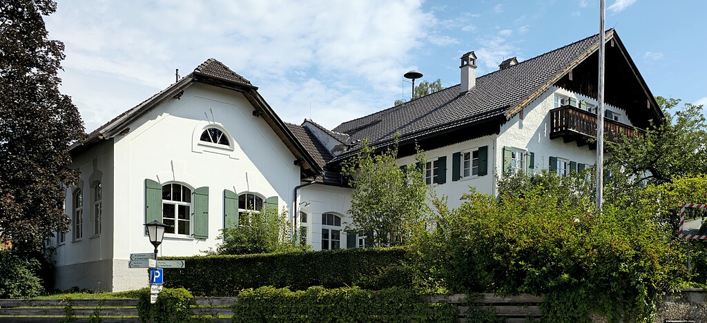 Lößnig von oben  Leipzig-Lößnig mit Stauteich und Rundling